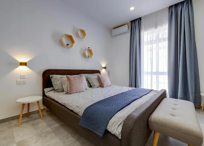 Perfect Location, Idyllic 2Br Apartment