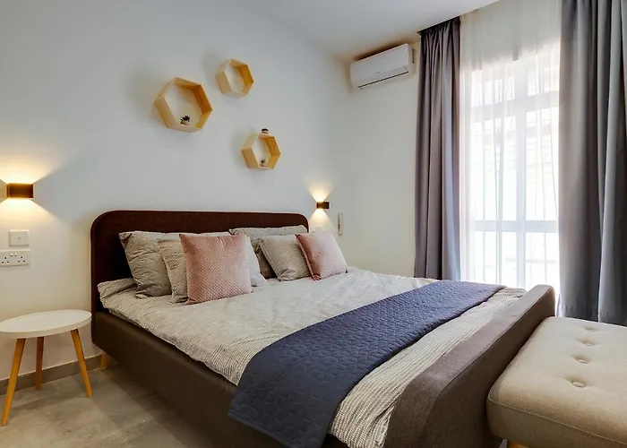 Perfect Location, Idyllic 2Br Apartment